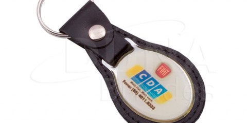 Chaveiro em couro e metal