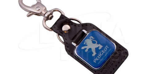 Chaveiro em couro e metal